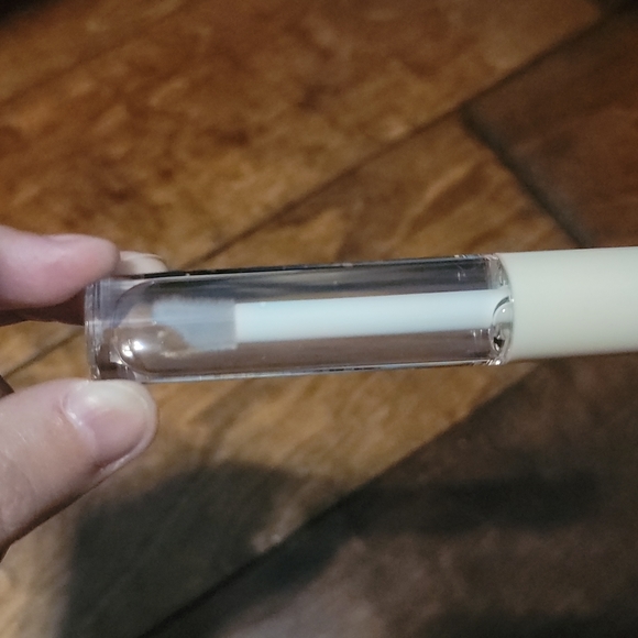 Red Aspen Lip Gloss - Picture 3 of 3